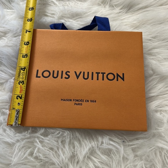 Small Louis Vuitton paper bag - Picture 4 of 7